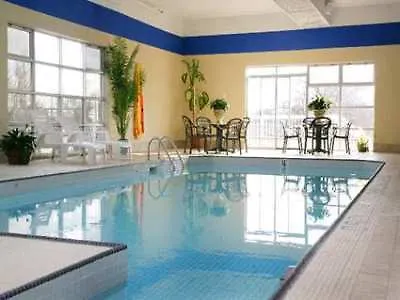 Ramada By Wyndham Niagara Falls By The River 